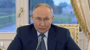 Владимир Путин на полях ПМЭФ встретился с главами международных информационных агентств.