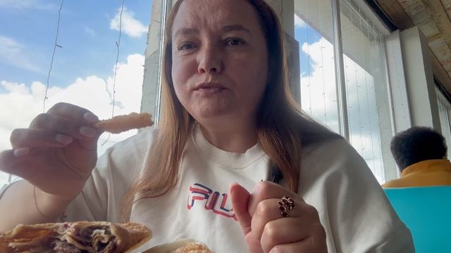 Мукбанг/Чебуреки/Солянка сборная/Обед в придорожном кафе смотреть онлайн