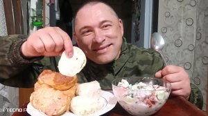 мукбанг/салат с овощами, филе цыпленка и горячие бутерброды /