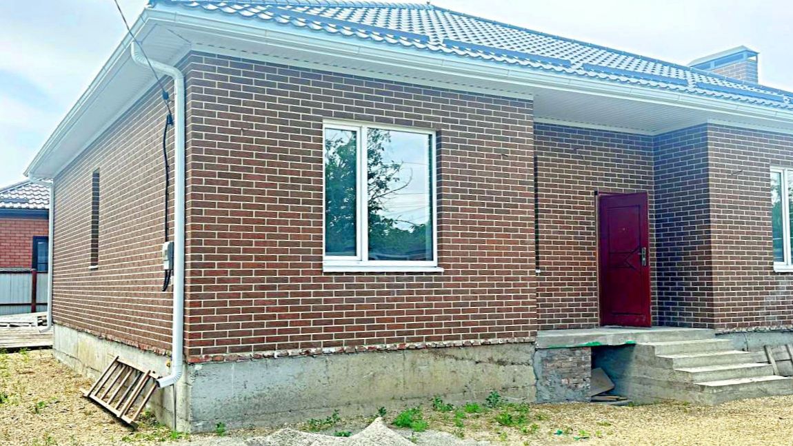 Новый дом баварской кладки 120кв.м 4сотки 3комнаты 2сан узла гардеробная. Краснодарский край Армавир