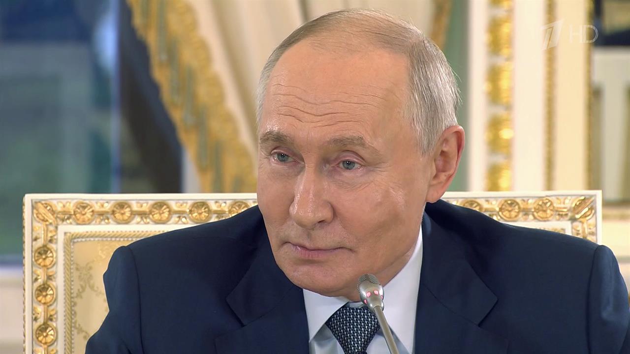 Владимир Путин ответил на вопросы глав международных агентств о конфликте на Украине. смотреть онлайн