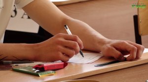 ЕГЭ по русскому языку сдают выпускники школ по всей России