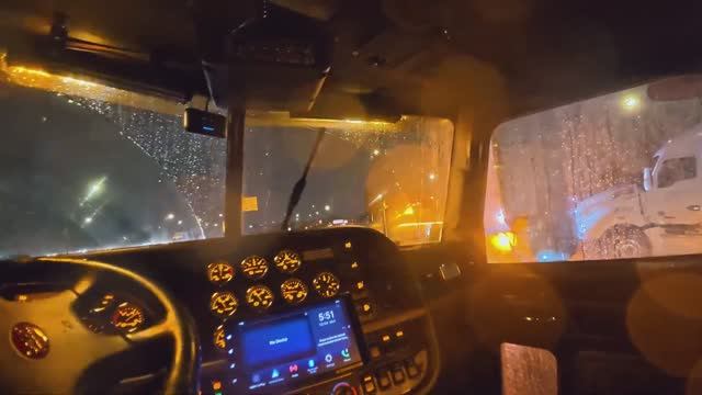 Американский почтальон уснул на дороге. И вот что случилось! смотреть онлайн