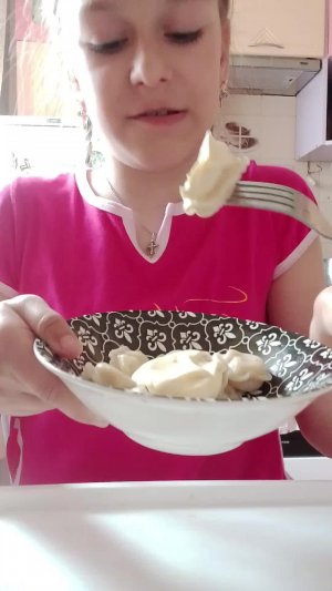 обедаю./Присоединяйтесь!/