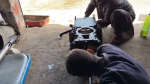 Трактор переломился посередине. Быстрый пакистанский ремонт