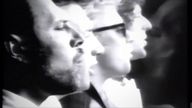 Queen / The Show Must Go On смотреть онлайн