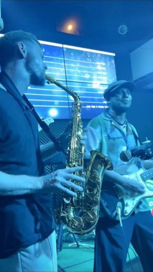 Клевый джем, с классными ребятами в ирландском пабе Хулис😁😉🎷🎸🥁🎤
#sax #irish #jamaica #jam #bobmarley