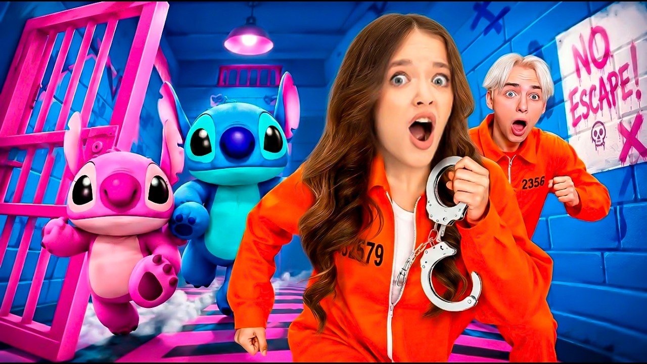 УБЕГАЕМ ОТ ЗЛОЙ СЕМЬИ СТИЧЕЙ В РОБЛОКС!😱КВИНКА И ФИЛ ПОПАЛИСЬ..😭 смотреть онлайн