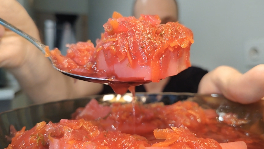 Мукбанг борщ с мясом?