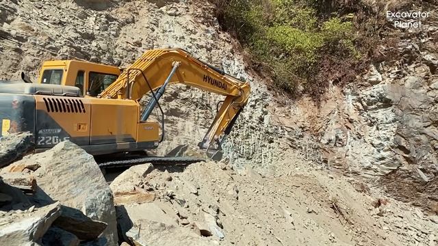 Risky Rocky Mountain Cutting with Excavator, Building Dangerous Mountain Road ｜ Excavator Planet смотреть онлайн
