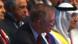 «Спасибо вам за привет из Вашингтона, передавайте ответную шайбу президенту Трампу».

Владимир ...