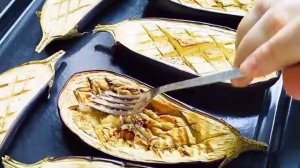 Готовлю очень вкусные лодочки из баклажанов с фаршем и овощами в духовке. Обзор и рецепт.