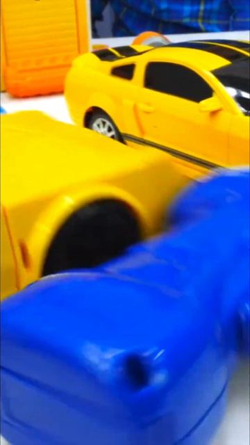 Бамблби против Десептиконов! Супергонка 🚗💥 #длядетей #игрушки #трансформеры смотреть онлайн