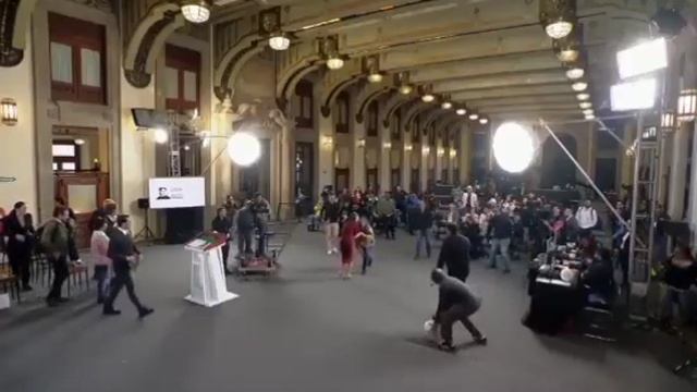 Мячи вместо речей: президент Мексики устроила хаос на собственной пресс-конференции. смотреть онлайн