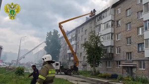 В башкирском Нефтекамске локализовали пожар на крыше пятиэтажки площадью 2 тысячи квадратных метров