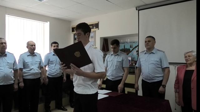 В Музее МВД по Карачаево-Черкесии молодые сотрудники приняли Присягу смотреть онлайн