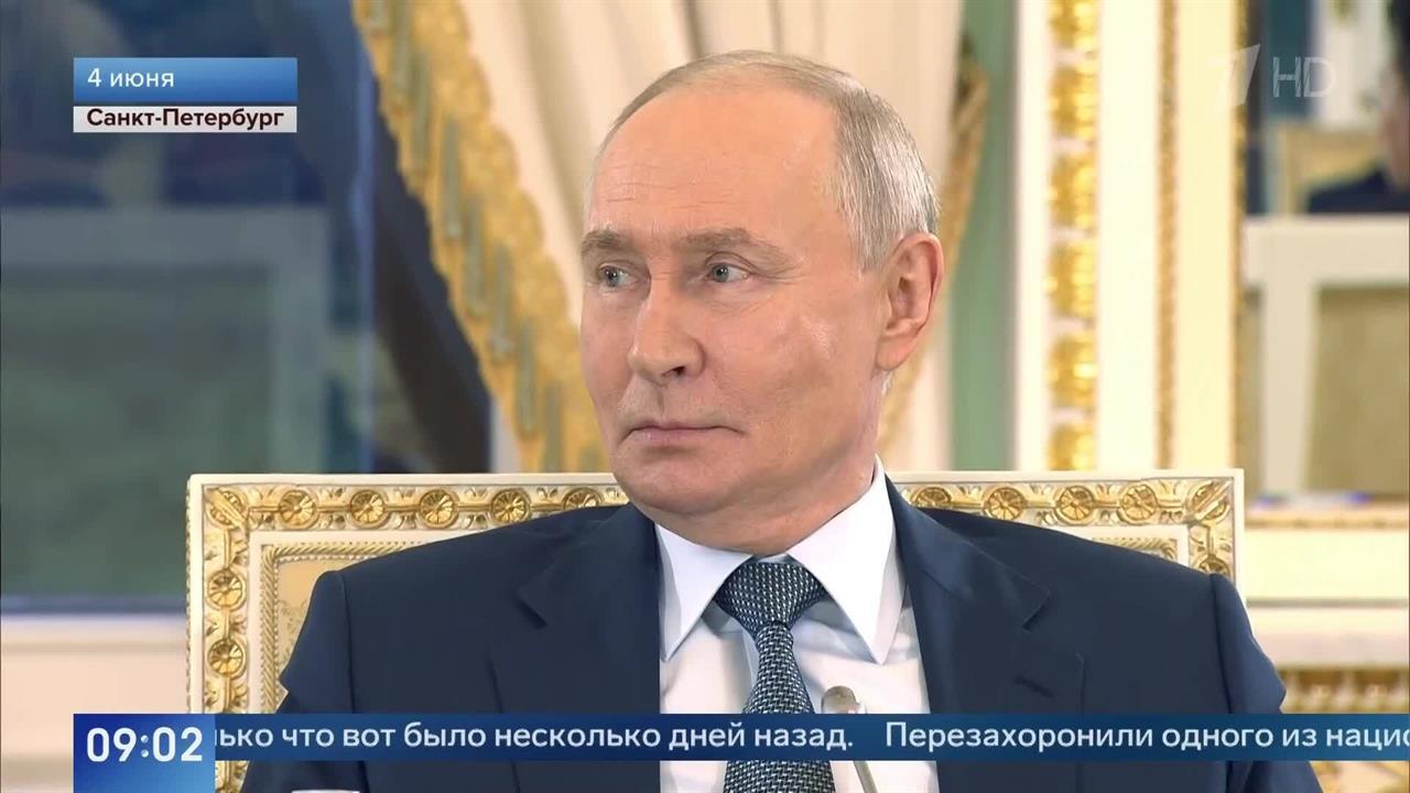 Об Украине, "Орешнике", духе Анкориджа и "проблемах" в экономике: Путин ответил на вопросы междун... смотреть онлайн