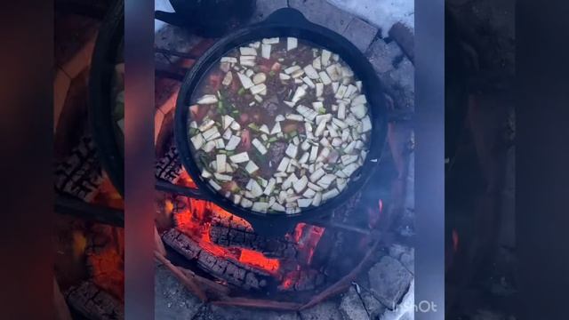 Человек с уникальными способностями Мехди готовит шурпу! Фирменное блюдо Мехди