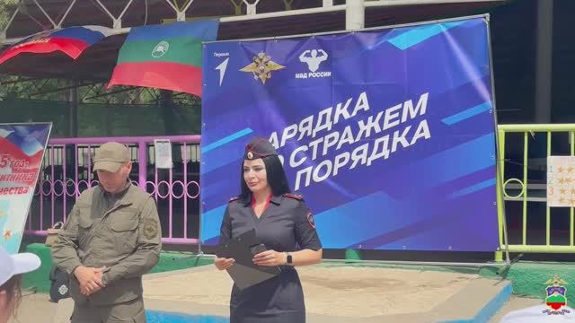 «Зарядку со стражем порядка» провели полицейские и общественники для «Первых» из лагеря «Лесной» смотреть онлайн