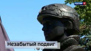 На «Аллее Героев» возложили цветы к памятнику Романа Воробьева