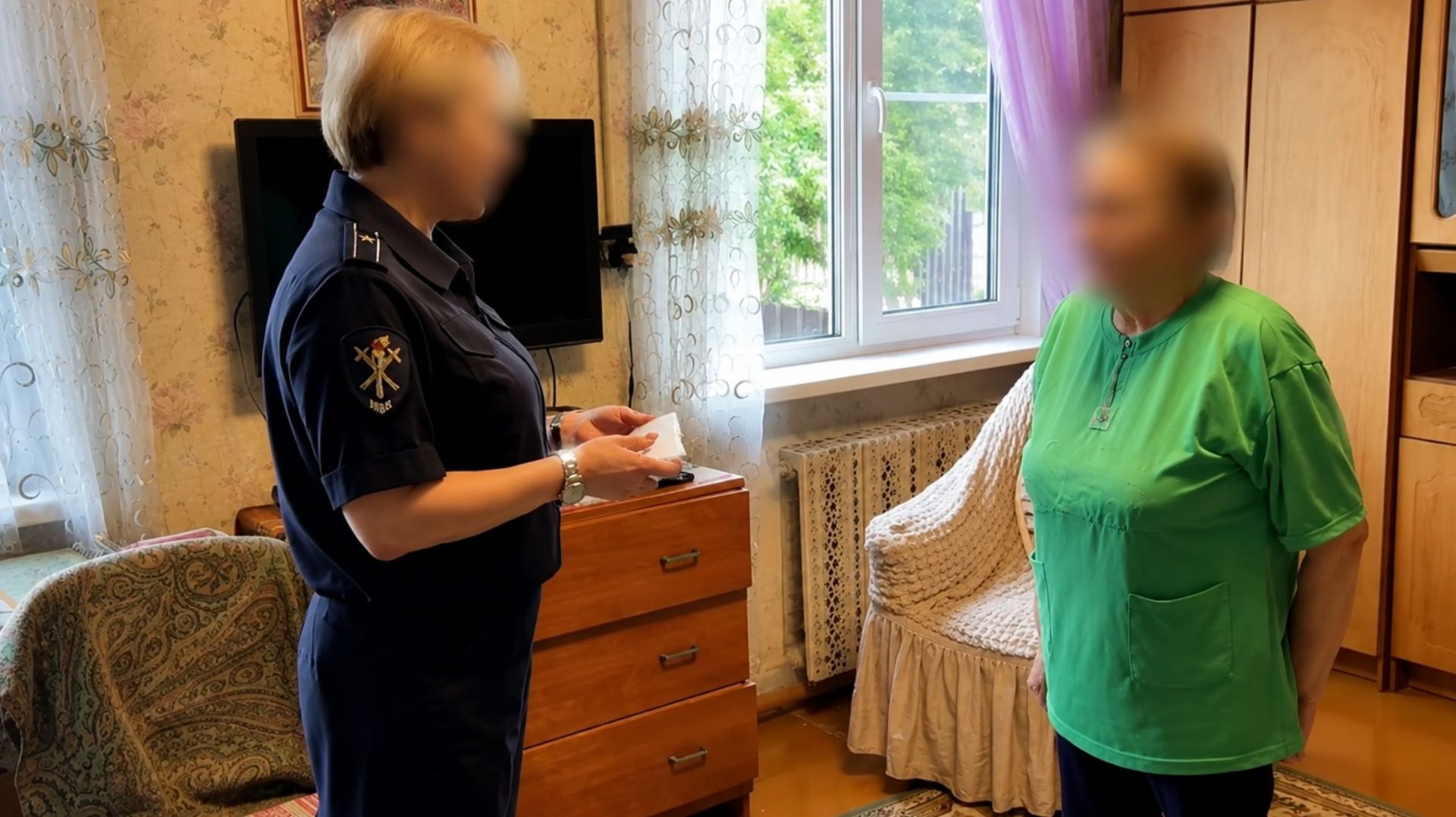 Полицейские вернули пенсионерке похищенные мошенниками деньги в Костромской области смотреть онлайн