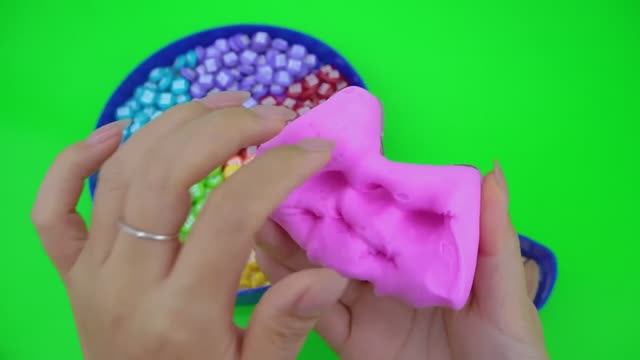 Залипательный ASMR Радужная ванна с леденцами! Распаковка яиц Щенячий Патруль
