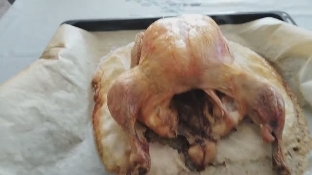 Весь день как белка в колесе. Курица на соли в духовке.