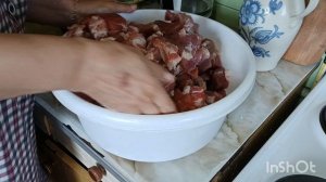 С утра в бегах.Подготовила мясо.Тушёнка из свинины,в духовке и кастрюле.😄
