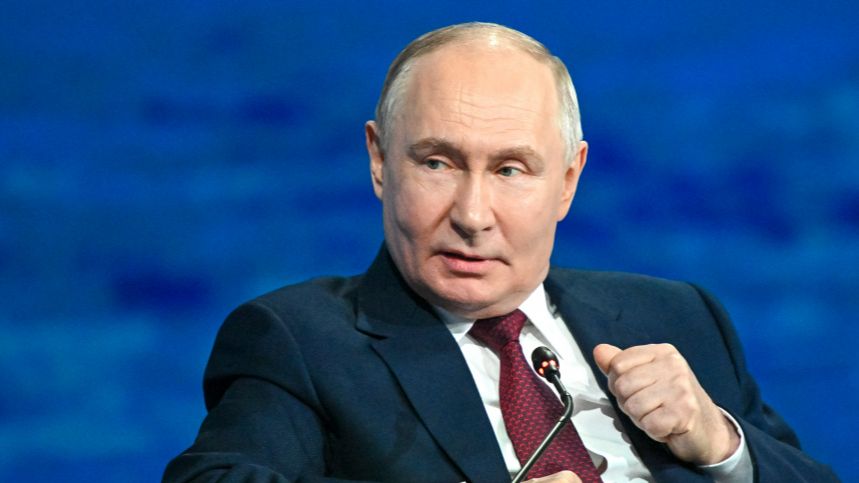 «Вы в России»: Путин пошутил после неожиданного эпизода на ПМЭФ смотреть онлайн