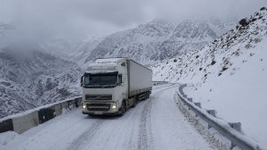 Снег выпал на горной трассе в Кыргызстане. Грозы с ливнями в Беларуси. Погода в СНГ
