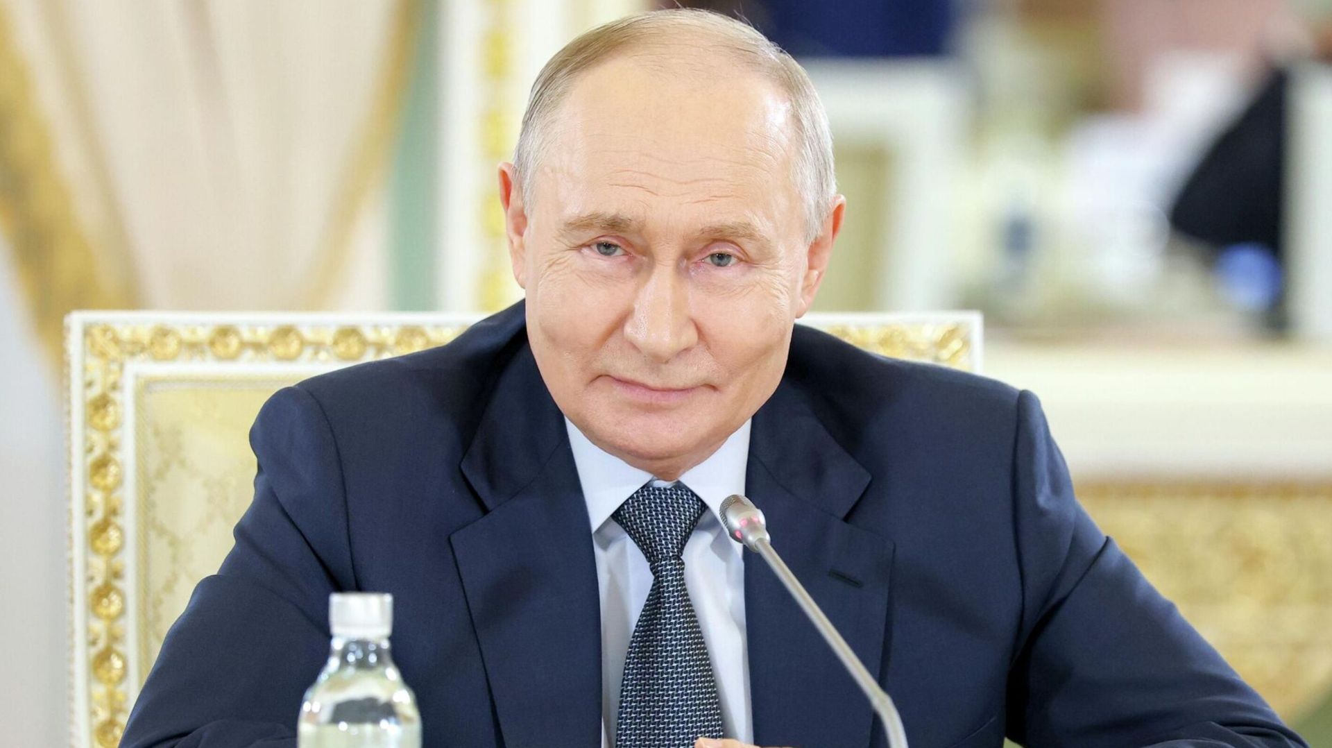 «Только нажать кнопку и газ пошел». Путин ответил на вопрос журналистов о поставках газа в Европу смотреть онлайн