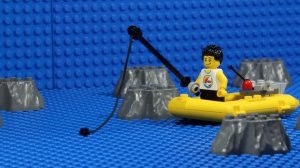 На грабителей банка LEGO напала акула!