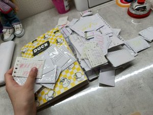 распаковка бумажных сюрпризов