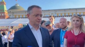 «Все шутки для криворожской команды КВН писали нанятые авторы, а он их только озвучил».

Мединский..