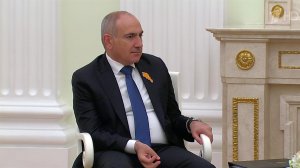 Никол Пашинян и его соратники обращаются в ЦИК, чтобы снять с выборов оппозиционеров.