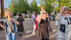 5 июня.А я обычно за рулём....