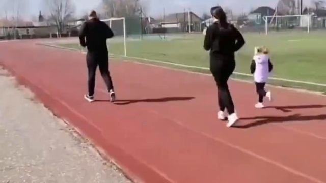 Спортивная зарядка. Семья Сосниных Детский сад 5 Радуга г. Урюпинск