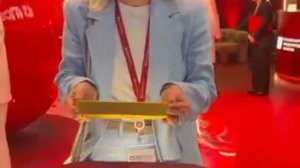 Золотой слиток весом 11,3 кг и стоимостью 146 млн рублей можно подержать в руках на ПМЭФ-2026.