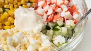 Салат с крабовыми палочками «Ничего лишнего»