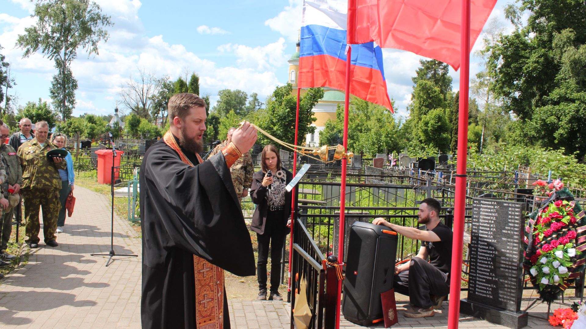 Захоронение бойцов на братской могиле в селе Спас Заулок