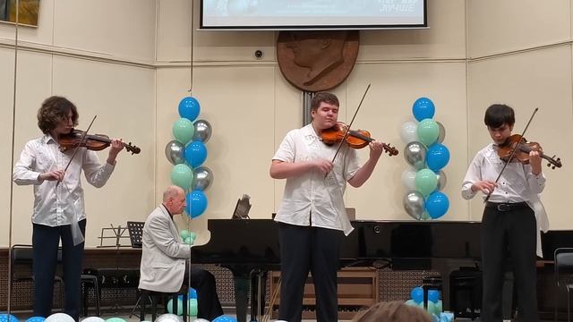 Выпускник