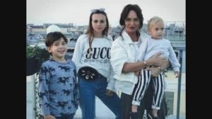 Экс-солистка группы «Демо» Саша Зверева подала в суд на хейтеров