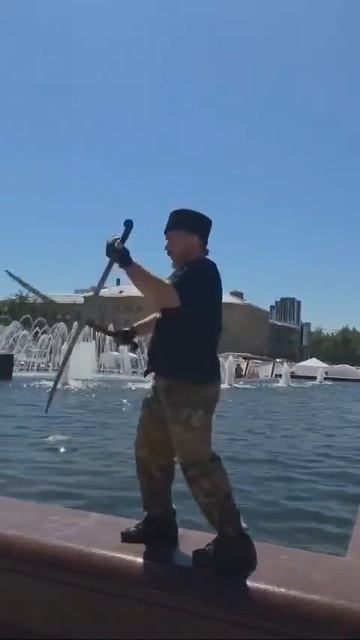 фланкировка , разминка на фонтане возле ГПНТБ НОВОСИБИРСК