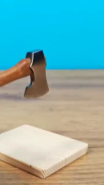 Самый маленький топор который я видел #minithings #incredible #tools 🆎 Alex Boyko! смотреть онлайн