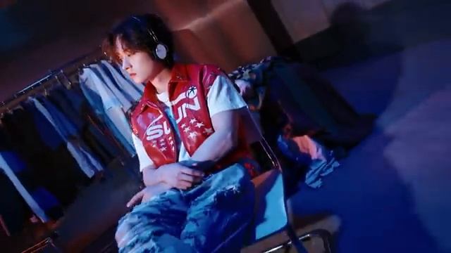 Stray Kids
GET LIT M/V смотреть онлайн