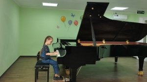 Сказочка. комп. С. Майкапар. исп. Игнатьева Полина. педагог Юрченко Л. В. mp4