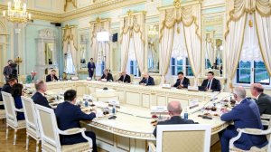 Острые вопросы и военная тайна: как прошла встреча Путина с руководителями информагентств
