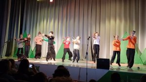 Спектакль «Новый Приключений Красный Шапочка» Выступление Волки