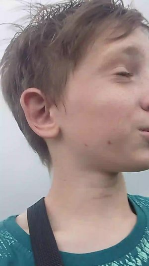 еду по полю во время грозы