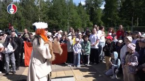 Городские лагеря Новоуральска встретили ребят: открылись 18 тематических смен «Движения Первых»